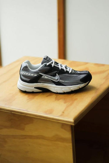 Nik_ee Initiator Anthracite Smoke Grey.