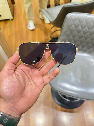 Louis vuitton 22295 gold black