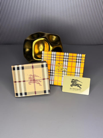 MODEL: Burberry printed wallet 009*
(With Box,card & dust bag)