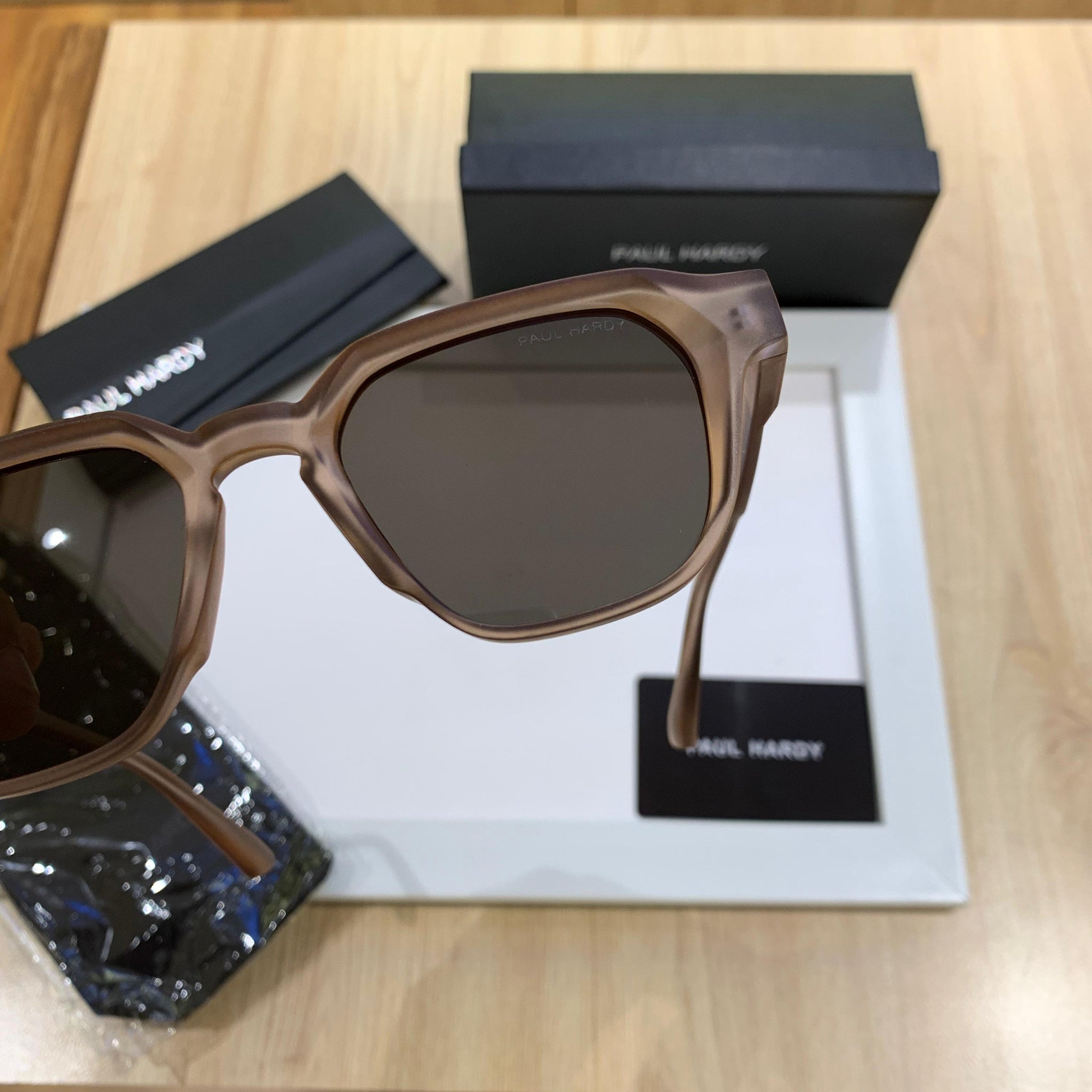 Paul_hardy Y05 brown green