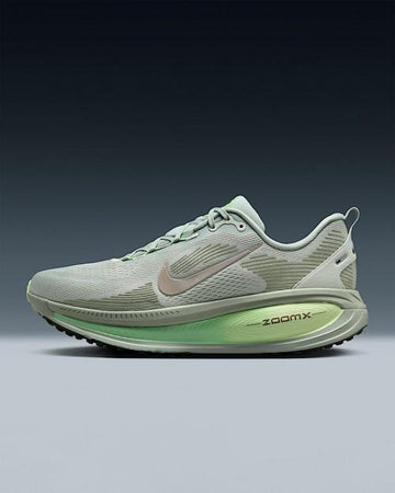 Nik_ee Zoom Vomero 18 Silver College Grey.